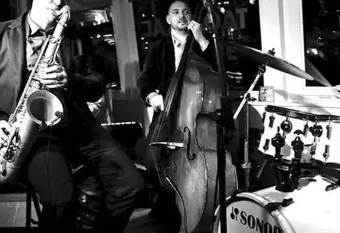 Jazz Boat: Odpolední plavba s živým akustickým jazzem a večeří - preview image